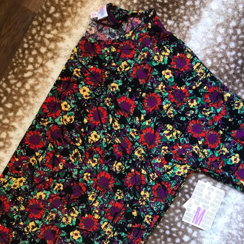 🚨Sale on Closet🚨LuLaRoe Irma Tunic Top